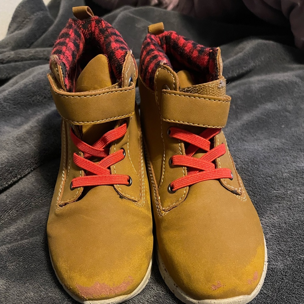 Boots toddler boy 12 Genuine Kids by Osh Kosh.
